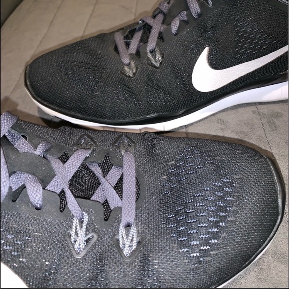 Nike - Picture 3 of 4